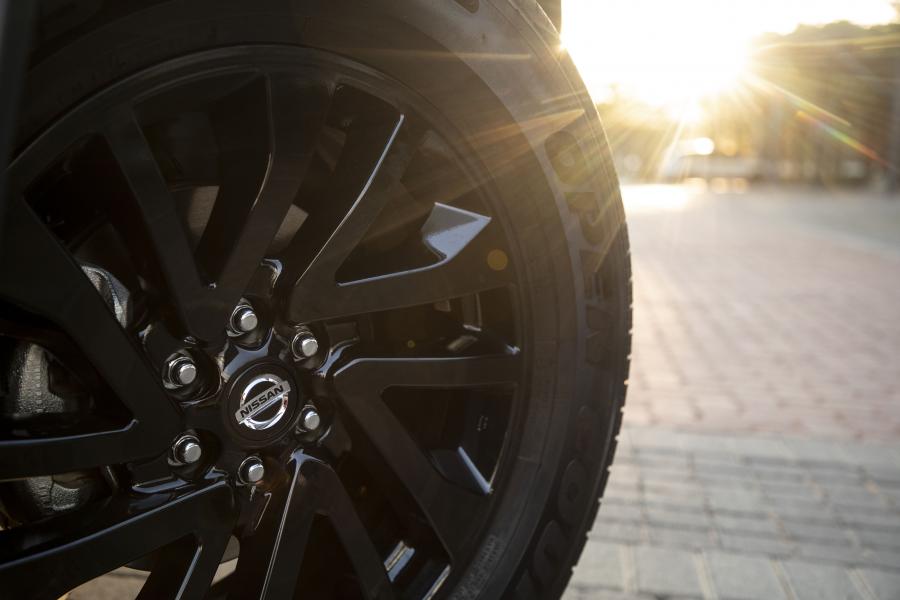 Колеса Nissan Navara Stealth Double Cab (D23) 2019 года  (ZA) (фото 29 из 32)